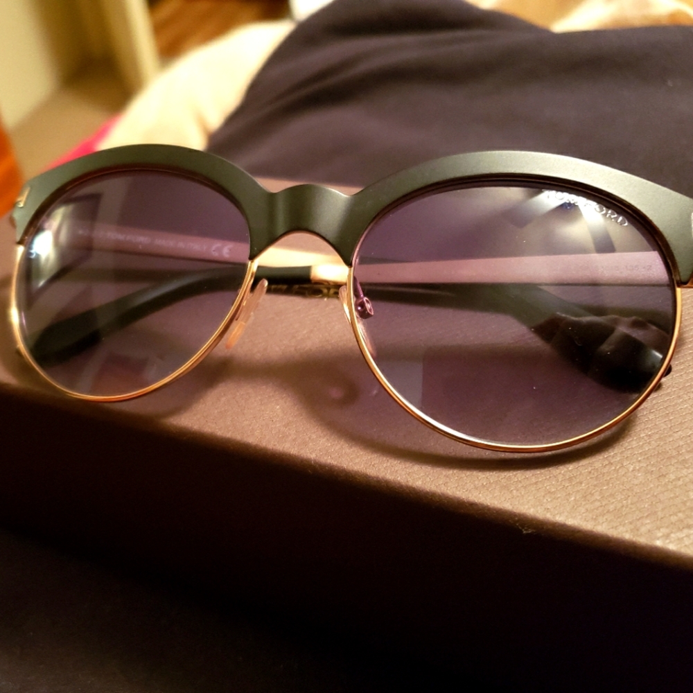 Tom Ford FT0438 5305P ANGELA Black/Gold Round Sunglasses - Picture 2 of 4
